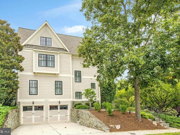 2807 1st Road N, Arlington VA 22201