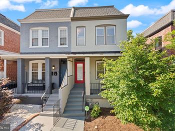 758 Gresham Place NW