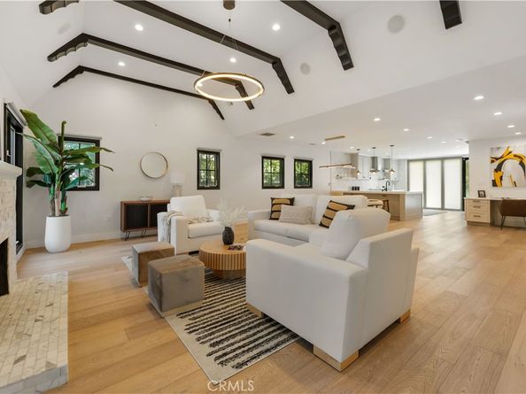 846 S Cloverdale, Los Angeles CA 90036