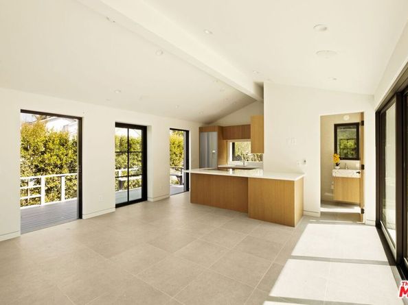 408 Linnie Canal, Venice CA 90291