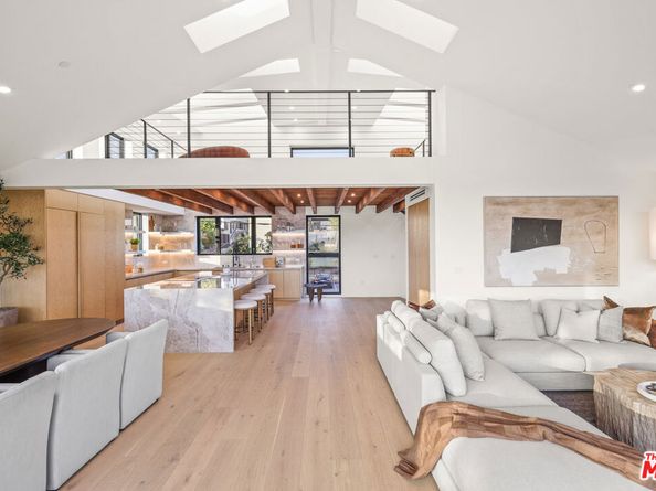 2530 Beverley Avenue, Santa Monica CA 90405