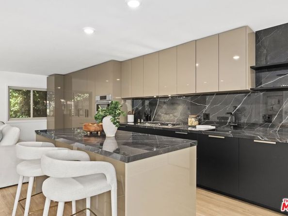 1233 N Laurel Avenue 109, West Hollywood CA 90046