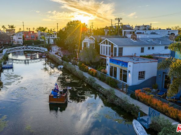 225 Carroll Canal, Venice CA 90291