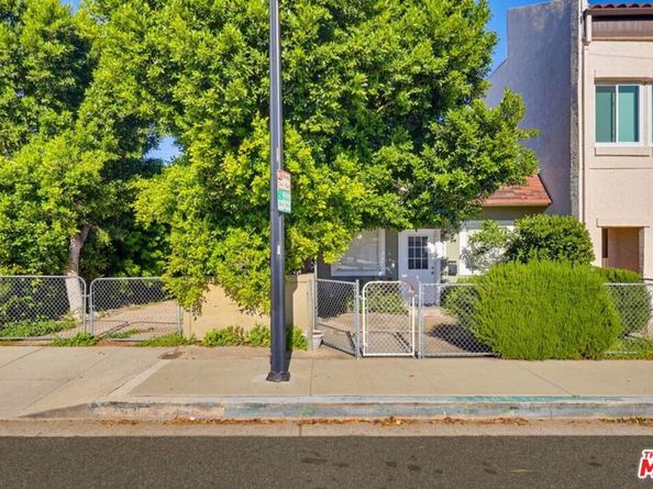 1817 W Burbank Boulevard, Burbank CA 91506