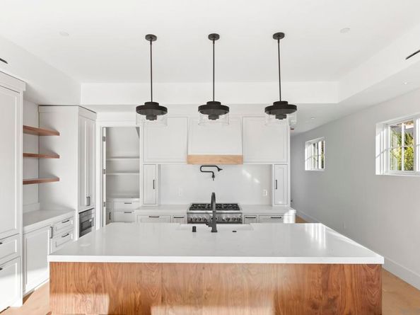 7214 Fay Ave, La Jolla CA 92037