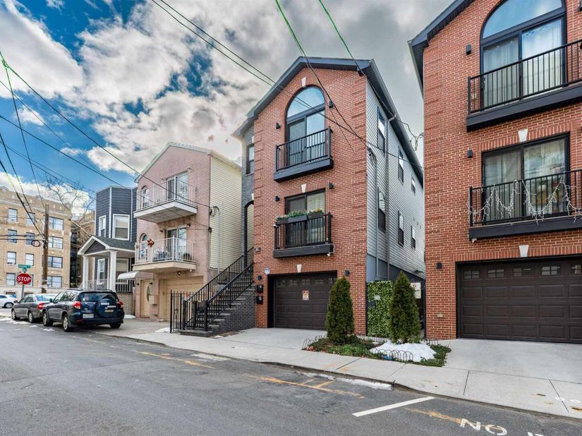 85 Oxford Ave 1, Jersey City NJ 07304