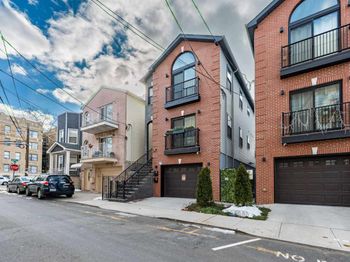 85 Oxford Ave
