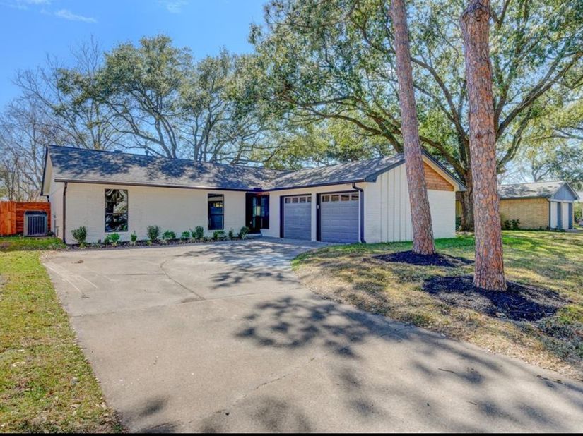 8907 Tanager Street, Houston TX 77036