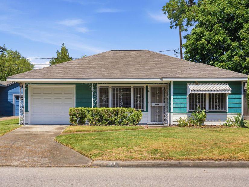 911 E 14th Street, Houston TX 77009