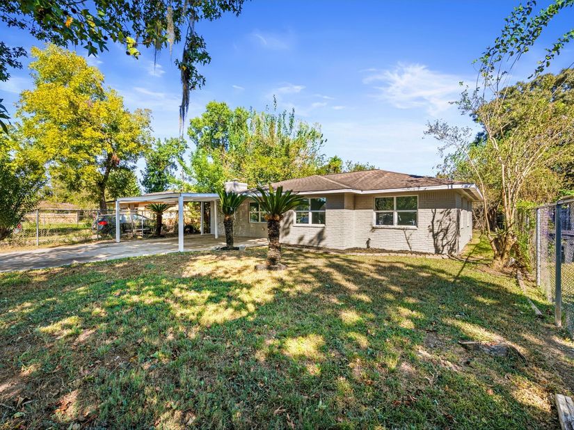10438 Caxton Street, Houston TX 77016