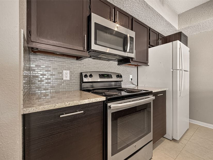 2818 S Bartell Drive 13, Houston TX 77054