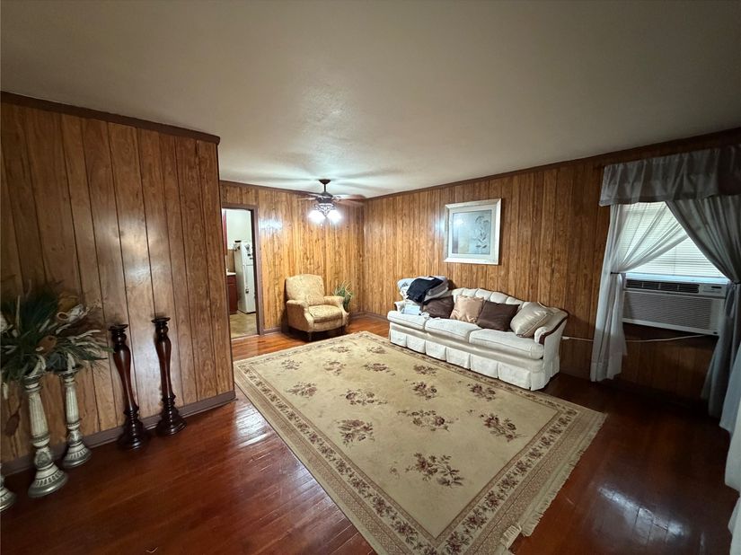 7326 Eisenhower Road, Houston TX 77033