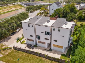 2239 N Macgregor Way