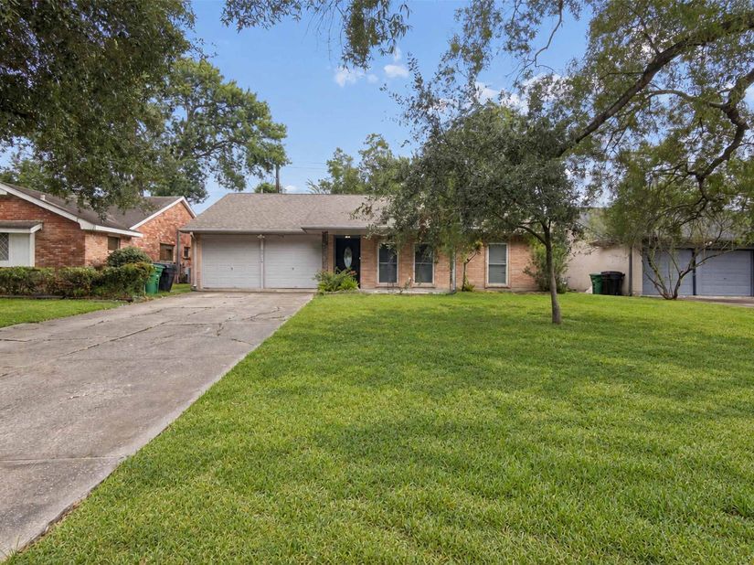5914 Willowbend Boulevard, Houston TX 77096