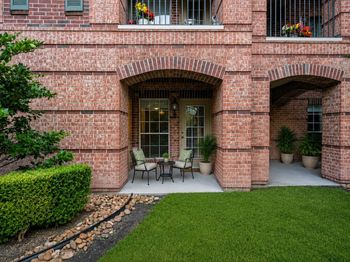 2815 Kings Crossing Drive