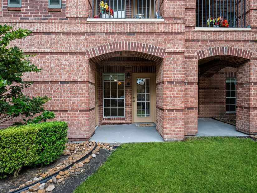 2815 Kings Crossing Drive 102, Kingwood TX 77345