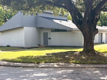 2626 Knotty Oaks Trail