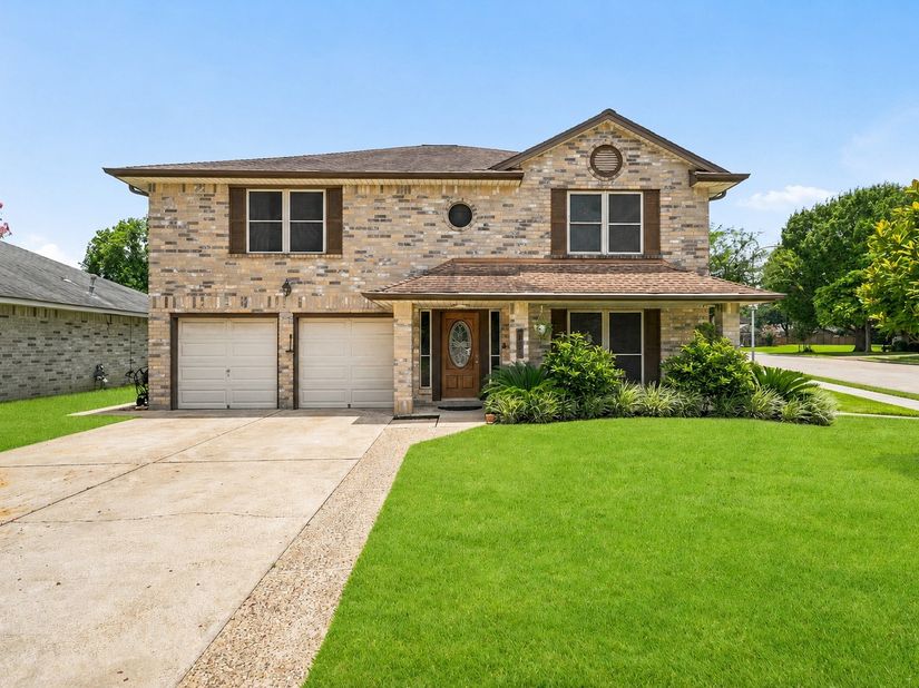 2135 Victoria Garden Drive, Richmond TX 77406