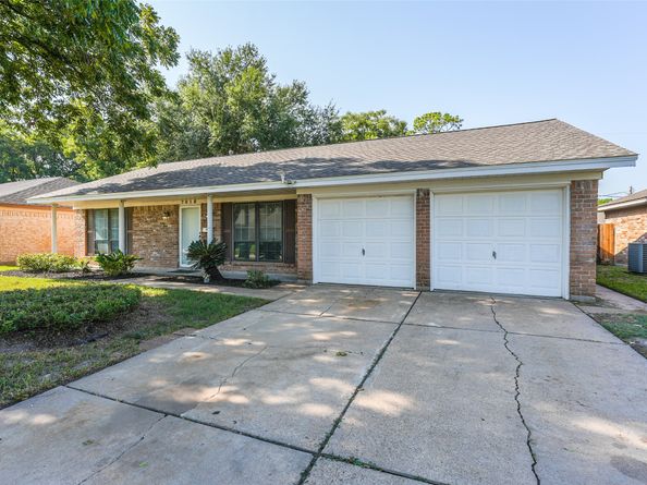 7015 Pine Vista Lane, Houston TX 77092