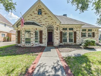 263 Wood Loop Street