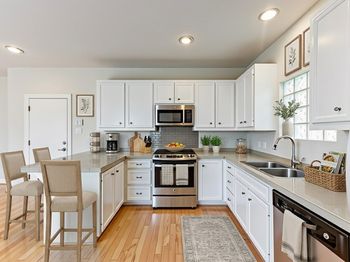 3721 Main Poplar Drive