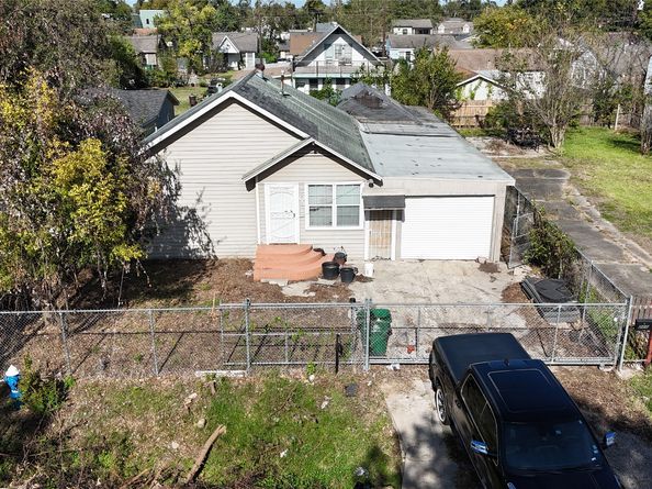 205 Caplin Street, Houston TX 77022
