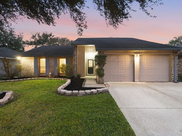 16918 Barkentine Lane, Friendswood TX 77546