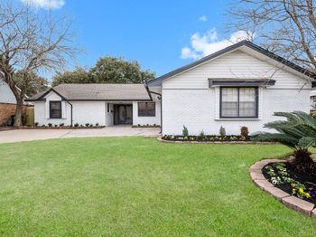 322 E Edgebrook Drive