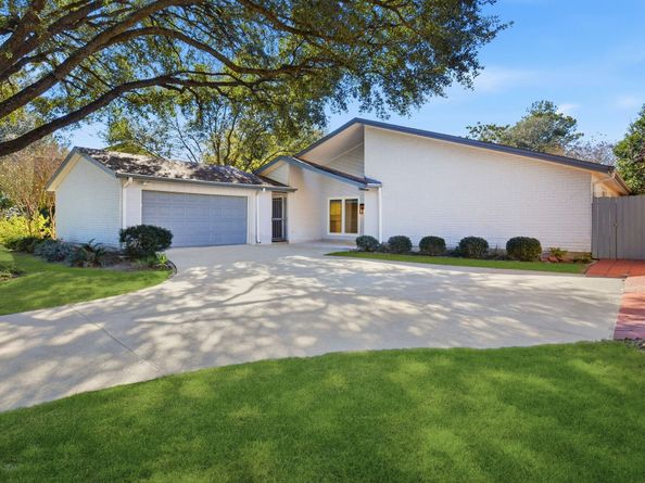 1402 Heathwood Drive, Houston TX 77077