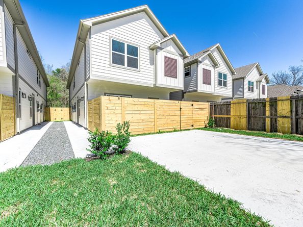 2022 Hampton Street A B, Houston TX 77088