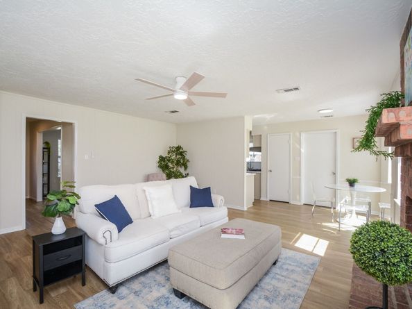 10427 Huntington Crest Drive, Houston TX 77099