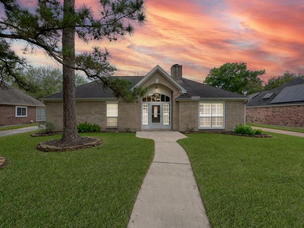 16135 Ridge Park Drive, Houston TX 77095