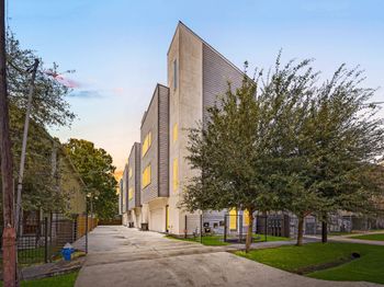 904 W 25th Street