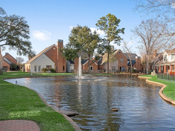 7671 Ameswood Road, Houston TX 77095