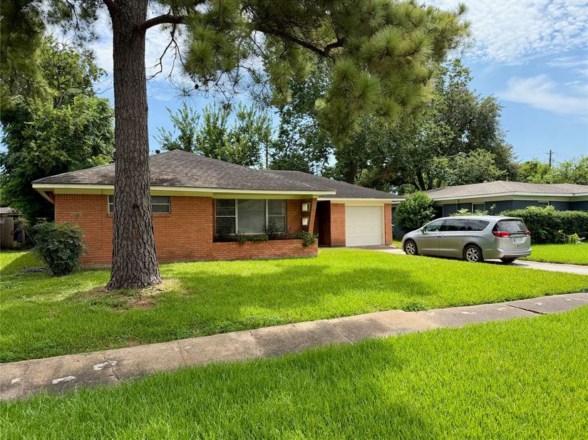 6131 Indigo Street, Houston TX 77074
