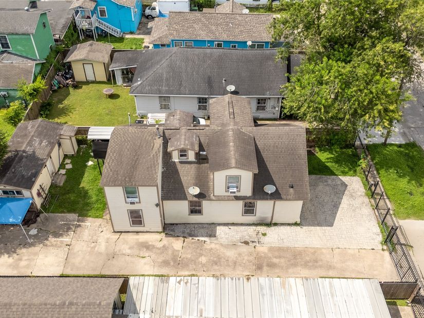 911 Wooding Street, Houston TX 77011