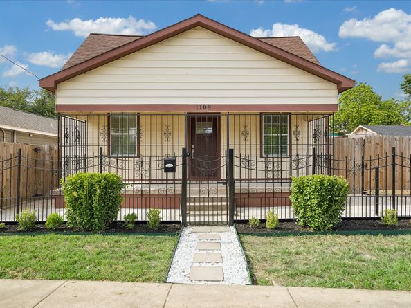 1109 Hays Street, Houston TX 77009