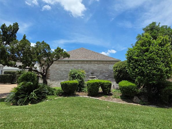 2621 Country Club Boulevard, Sugar Land TX 77478