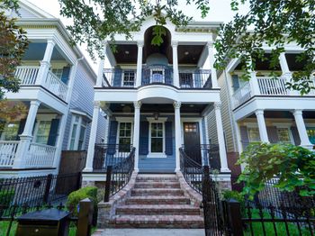537 W 22nd St