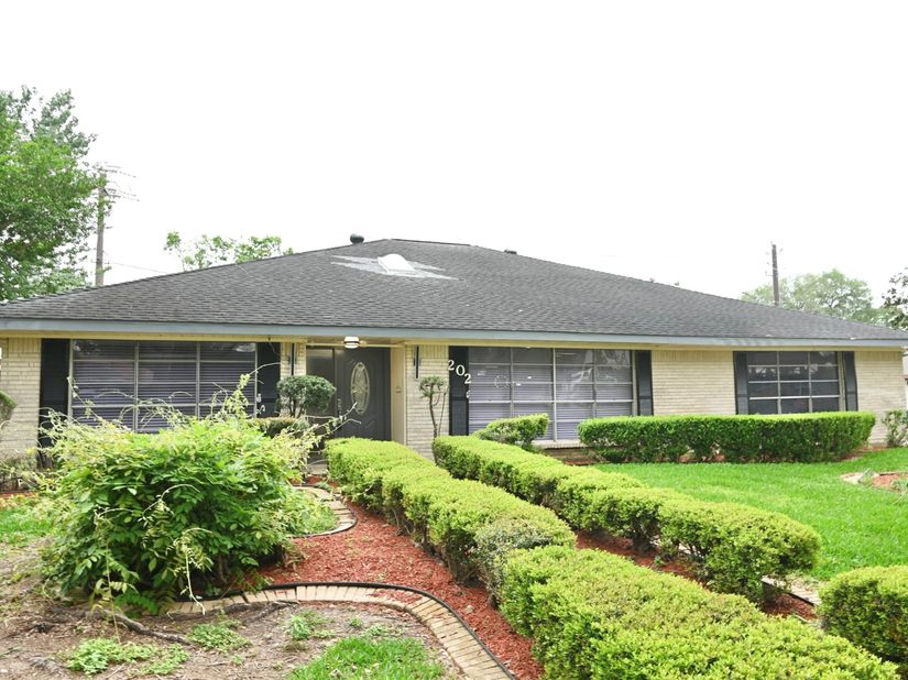 202 Coronation Drive, Houston TX 77034