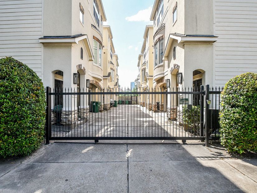 3322 Chenevert Street, Houston TX 77004