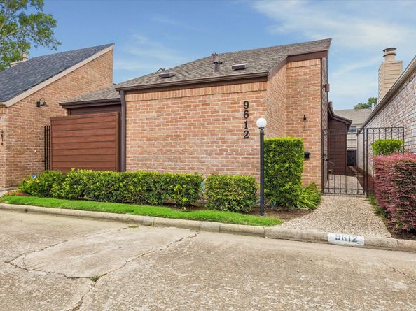 9612 Bayou Brook Street, Houston TX 77063
