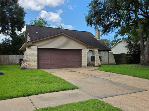 13719 Larkway Drive, Sugar Land TX 77498