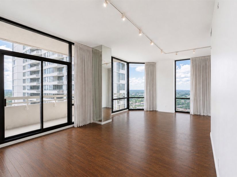14 Greenway Plaza 19P, Houston TX 77046