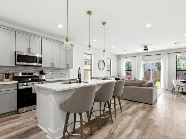 7711 Willow Street, Houston TX 77088