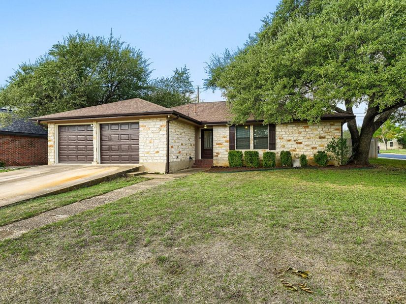 201 Woodstone DR, Georgetown TX 78628