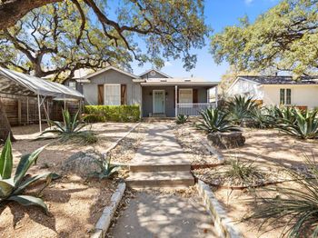 1318 Bonham TER
