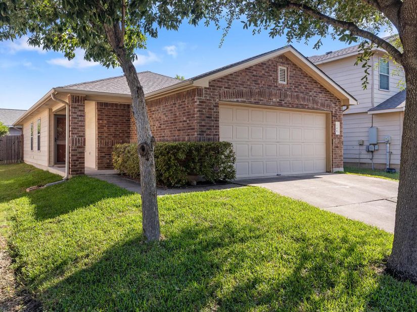148 Grazing Horse LN, Manchaca TX 78652