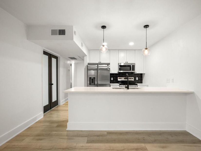 909 Reinli ST 103, Austin TX 78751