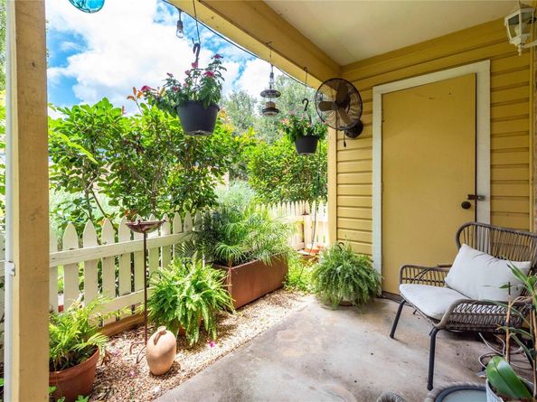 1601 Faro DR 1303, Austin TX 78741